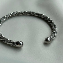 Cargar imagen en el visor de la galería, PULSERA PLATEADA DANIELA