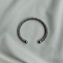 Cargar imagen en el visor de la galería, PULSERA PLATEADA DANIELA