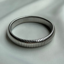 Cargar imagen en el visor de la galería, PULSERA PAOLA PLATEADA