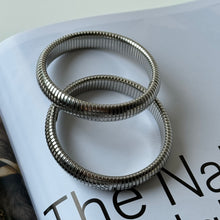 Cargar imagen en el visor de la galería, PULSERA PAOLA PLATEADA